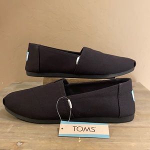 NWT Women’s All Black Tom Slip On Shoe Size 7.5